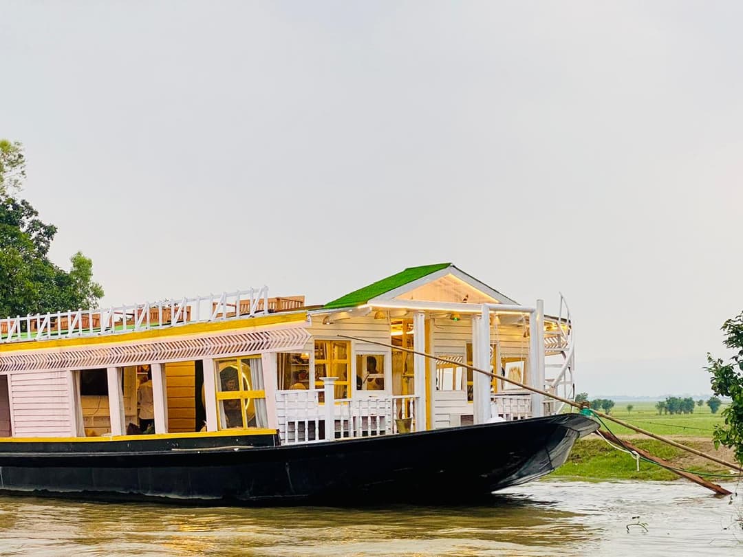 Image of Shikara – Luxury Water Villa, Ship Image, BookMe Accommodation, Comfortable Stay, Affordable Prices.