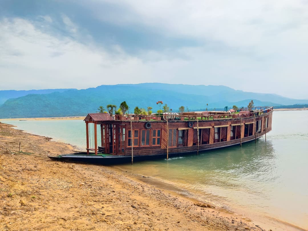 হিজল- The best boat for couples