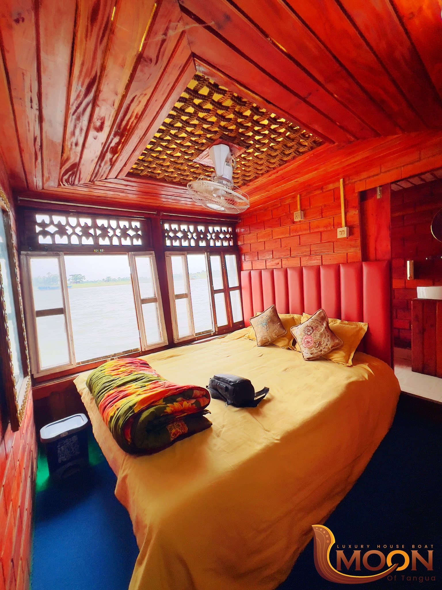 Image of Triple Cabin , Package Image, BookMe Travel Packages, Explore Destinations, Affordable Travel Experiences.