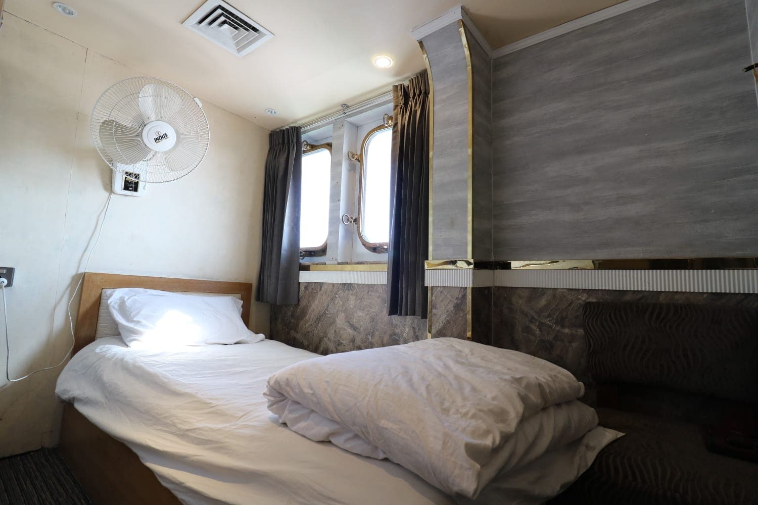 Image of Single Cabin , Package Image, BookMe Travel Packages, Explore Destinations, Affordable Travel Experiences.