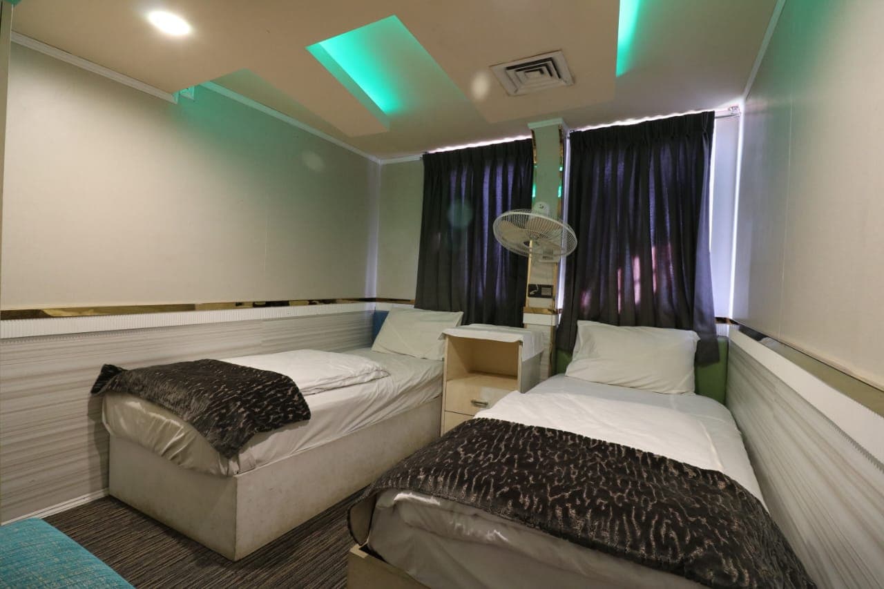 Image of Twin Cabin , Package Image, BookMe Travel Packages, Explore Destinations, Affordable Travel Experiences.