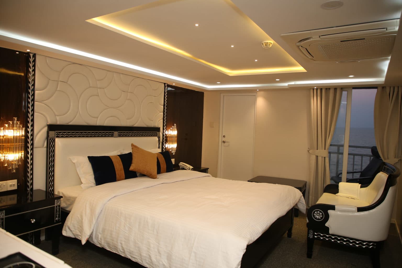 Image of The Emperor Cabin , Package Image, BookMe Travel Packages, Explore Destinations, Affordable Travel Experiences.